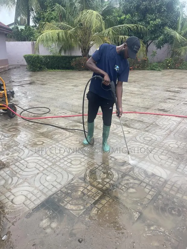 Compound Pressure Washing · Photo 1