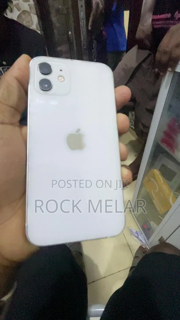 Apple iPhone 12 128 GB White · Photo 1