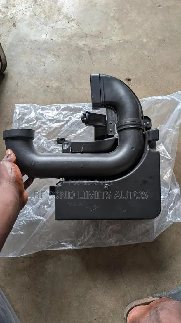 Hyundai Accent Air Resonator / Air Cleaner 2011 - 2017 · Photo 1