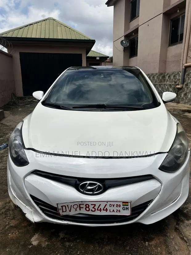 Hyundai Elantra 2015 White · Photo 1