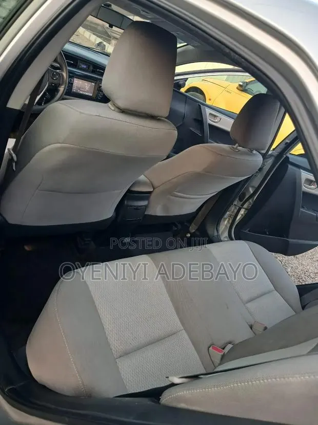 Toyota Corolla 2016 Silver · Photo 1