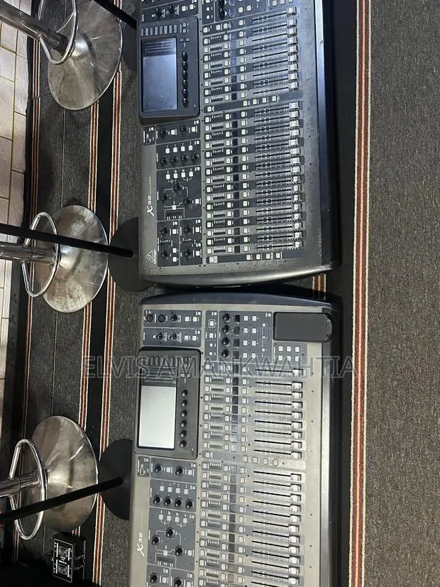 Behringer X32 · Photo 1
