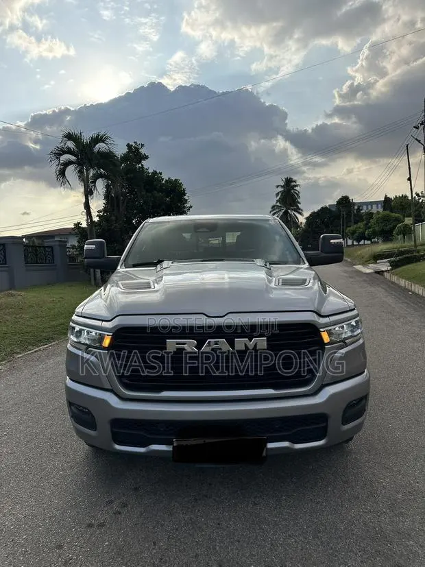 RAM 1500 Classic SLT Fleet Quad Cab SB 2024 Silver · Photo 1