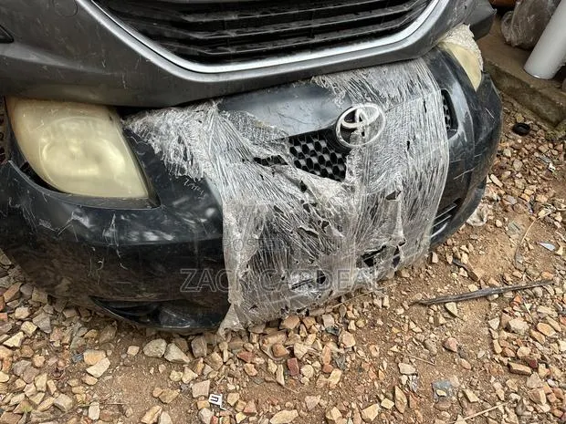 Toyota Yaris 2010-2012 Hatchback Front Cut · Photo 1