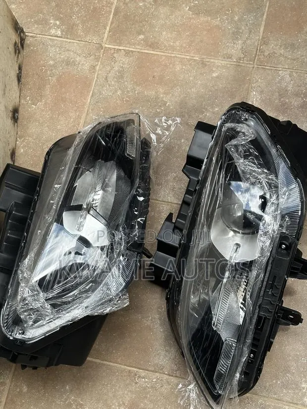 Kona 2022 Headlight Pair · Photo 1