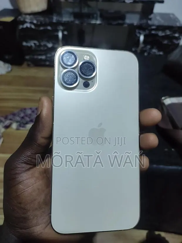 Apple iPhone 12 Pro Max 128 GB Gold · Photo 1