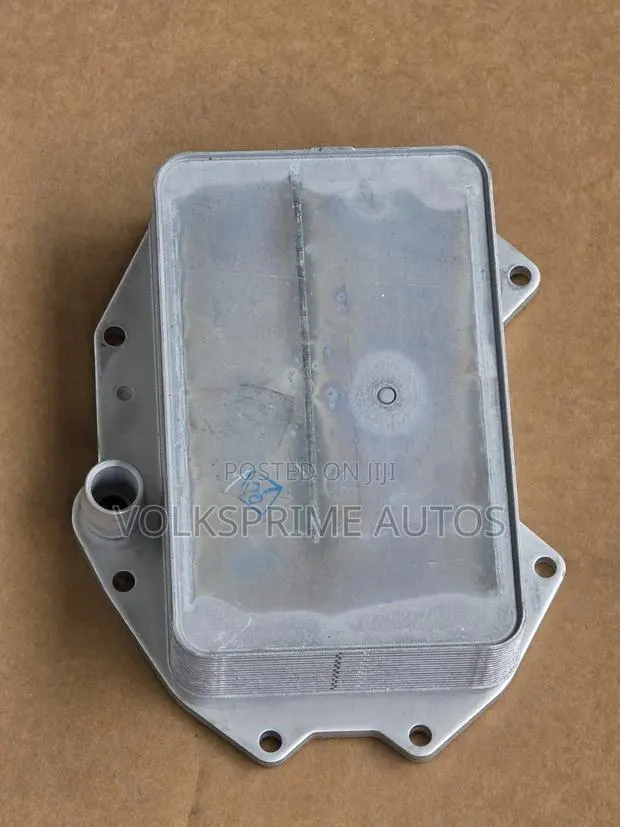 Engine Oil Cooler Fits Audi A4,q7/8,Porsche Cayenne,Touareg 2018 -2022 · Photo 1
