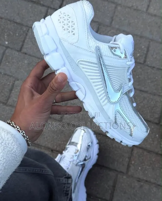 Nike Zoom Vomero 5-White · Photo 1