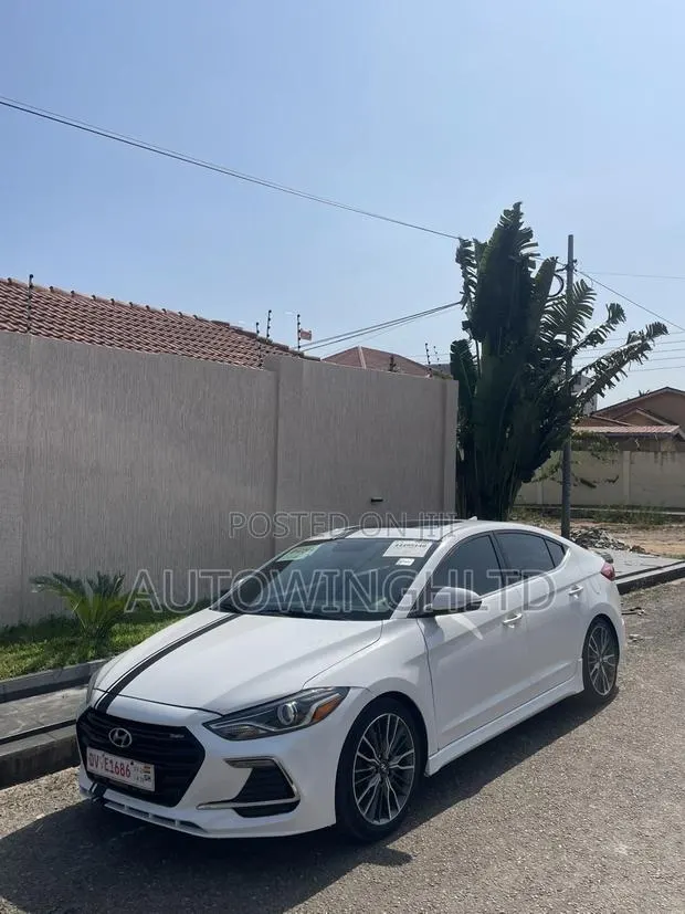 Hyundai Elantra Sport 2018 White · Photo 1