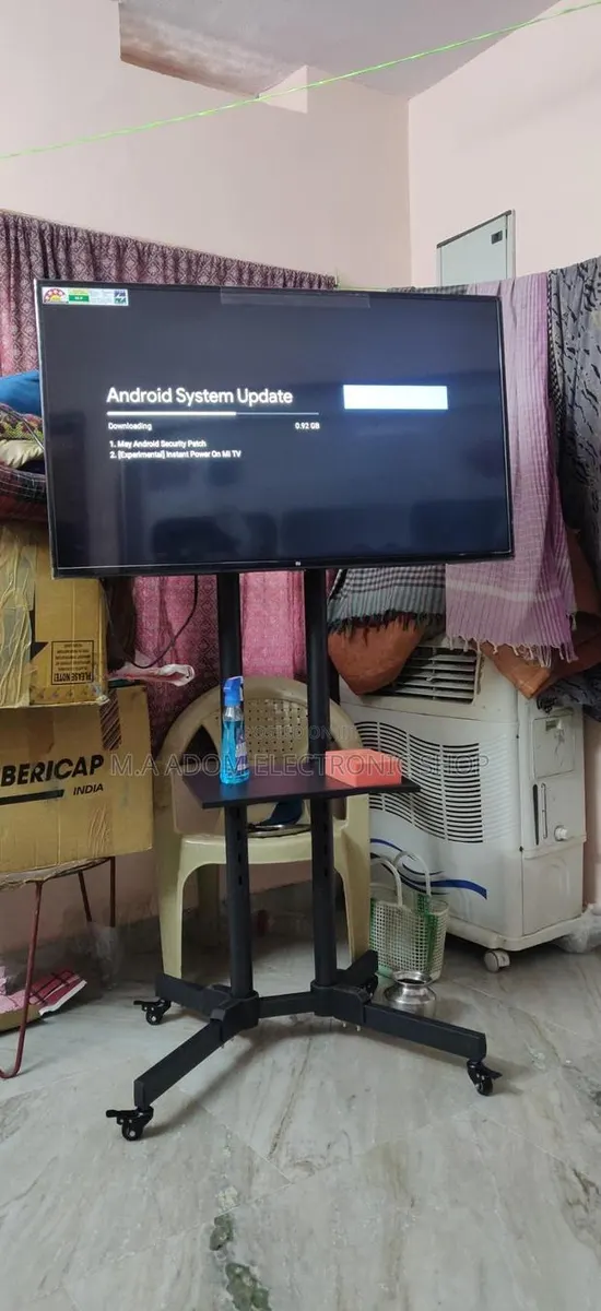 Mobile Tv Cart · Photo 1
