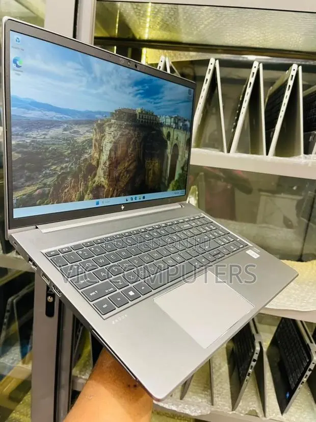 Laptop HP ZBook Power G7 16GB Intel Core i9 SSD 512GB · Photo 1