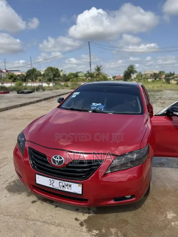 Toyota Camry 2010 Red · Photo 1