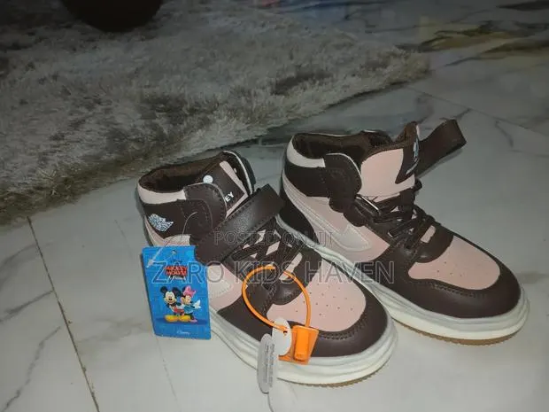 Kids Shoes · Photo 1