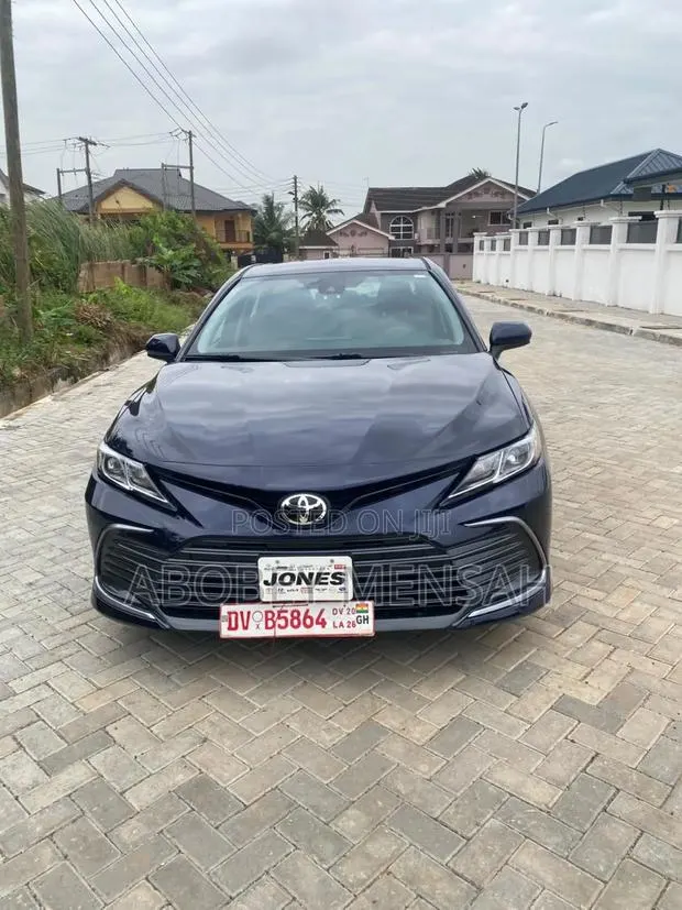 Toyota Camry LE 2022 Blue · Photo 1