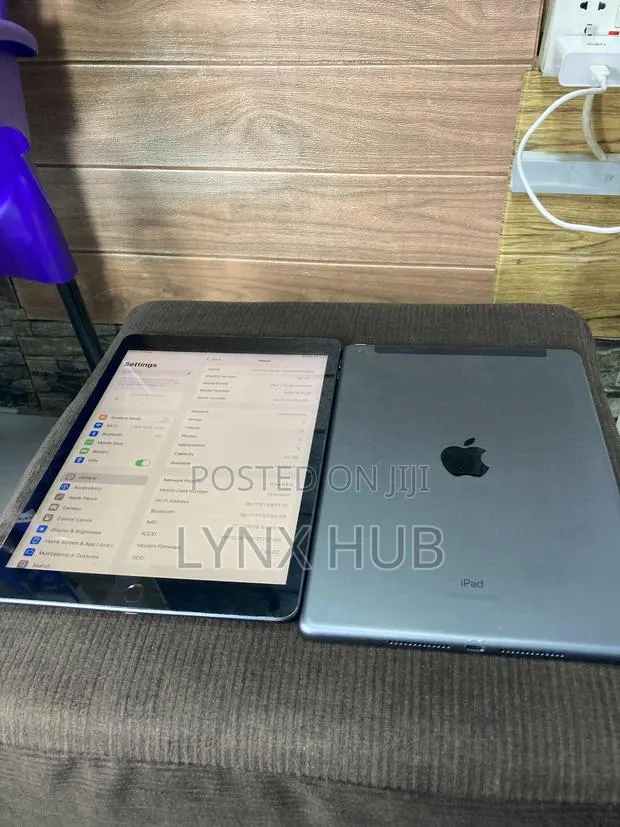 Apple iPad 10.2 (2019) 32 GB Gray · Photo 1