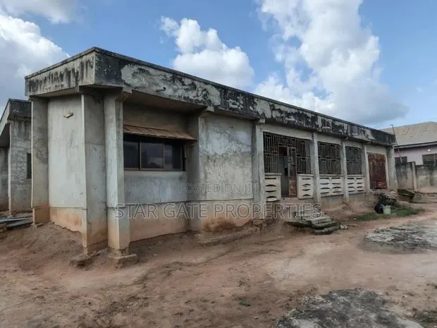 7bdrm House in Emina, Kumasi Metropolitan for sale · Photo 1