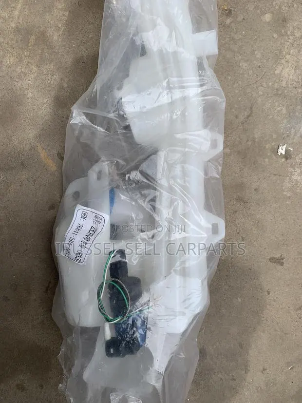 Honda CR-V Civic 2025 Resaiviour Wiper Bottle and Motor · Photo 1