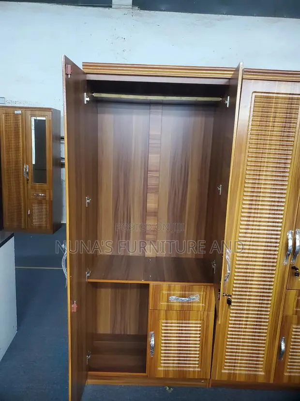 2 Doors Wardrobe With Mirror · Photo 1