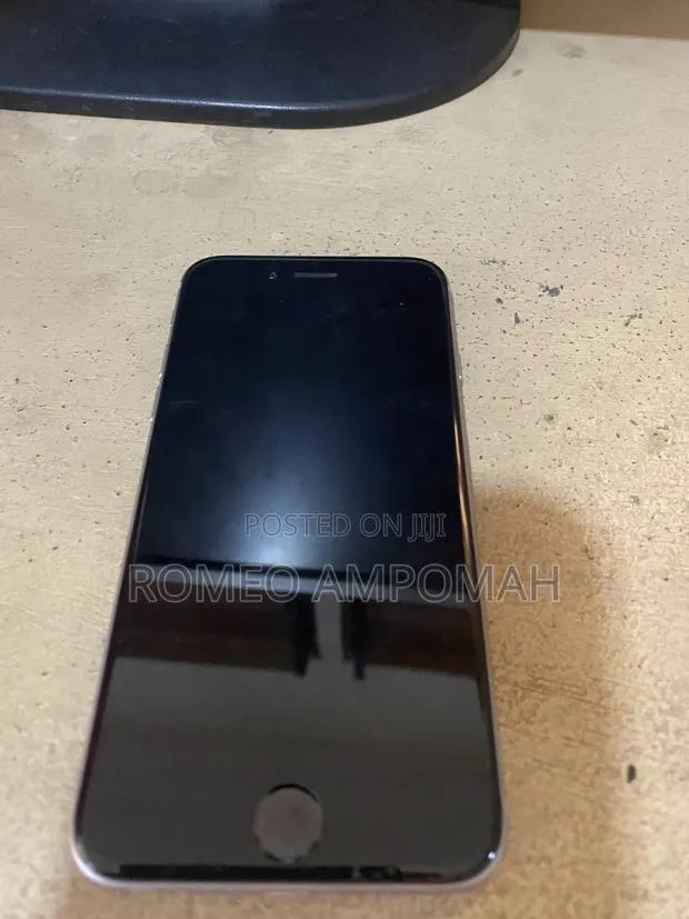 Apple iPhone 6 16 GB Silver · Photo 1