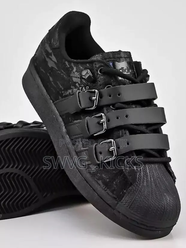Adidas Superstar "Rabbit Hole" · Photo 1