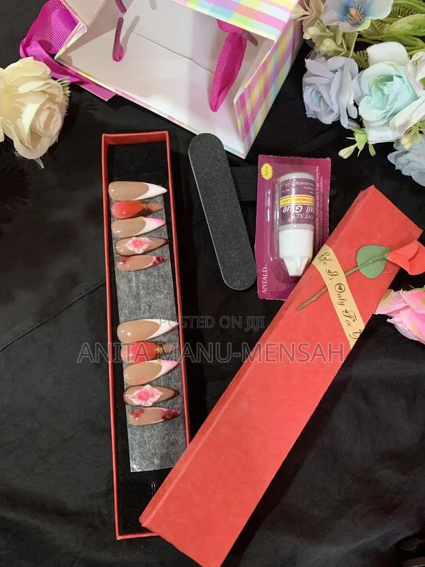 Customized Nail Press Ons · Photo 1