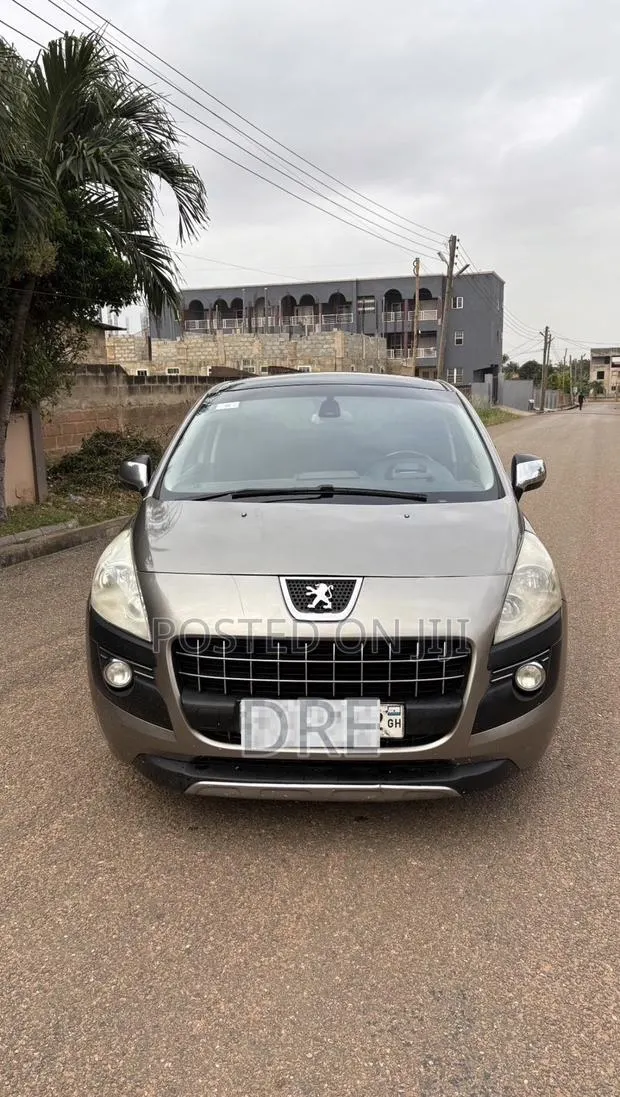 Peugeot 3008 2012 Silver · Photo 1