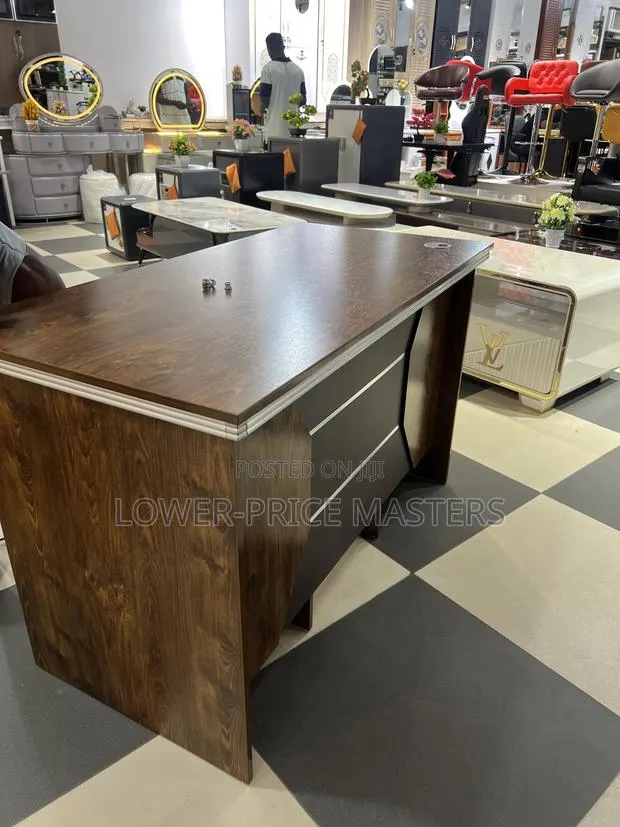Modern Office Table · Photo 1