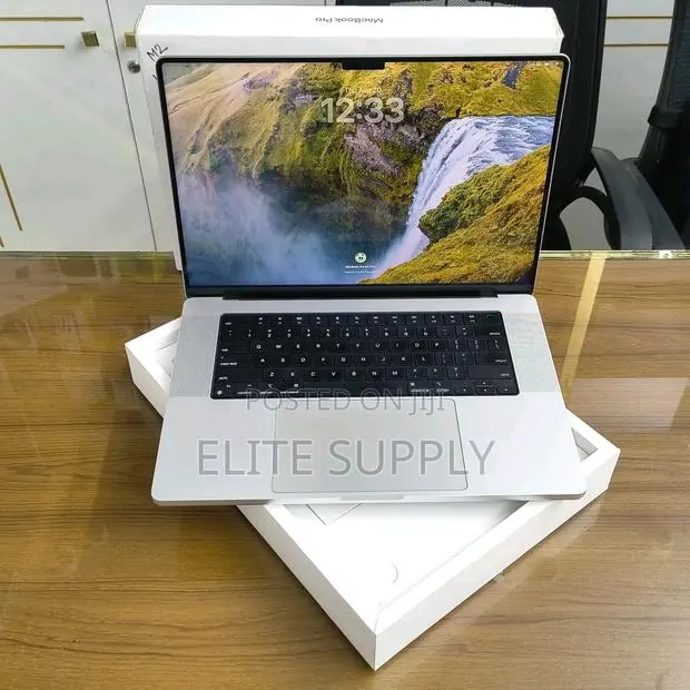 New Laptop Apple MacBook Pro 2023 M2 16GB Apple M2 SSD 512GB · Photo 1