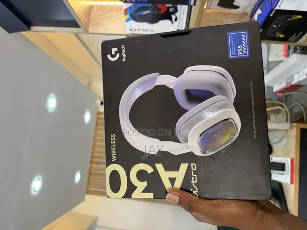 Logitech A30 Ps5/Xbox Headphones · Photo 1