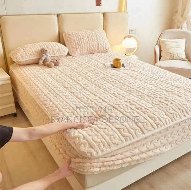 Ultra Soft Fitted Bed Covers ( 1 Fitted Cover 2 Pillowcases) · Photo 1