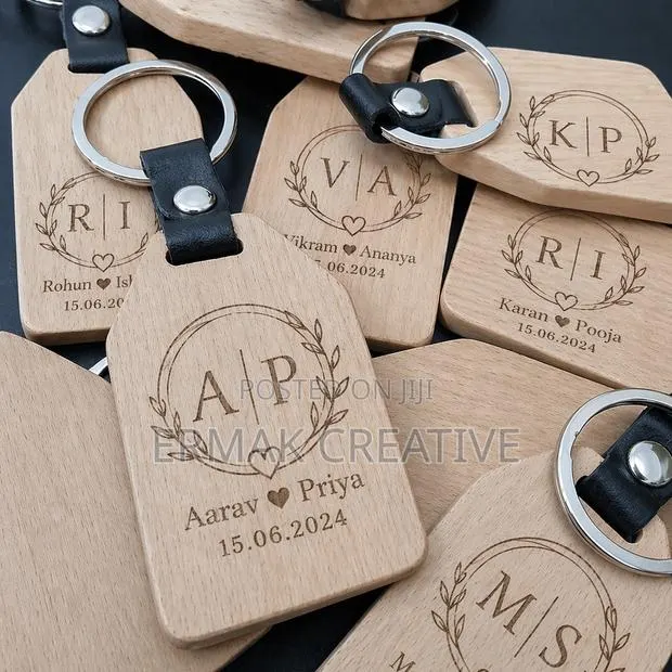 Engraved Wooden Keyring · Photo 1