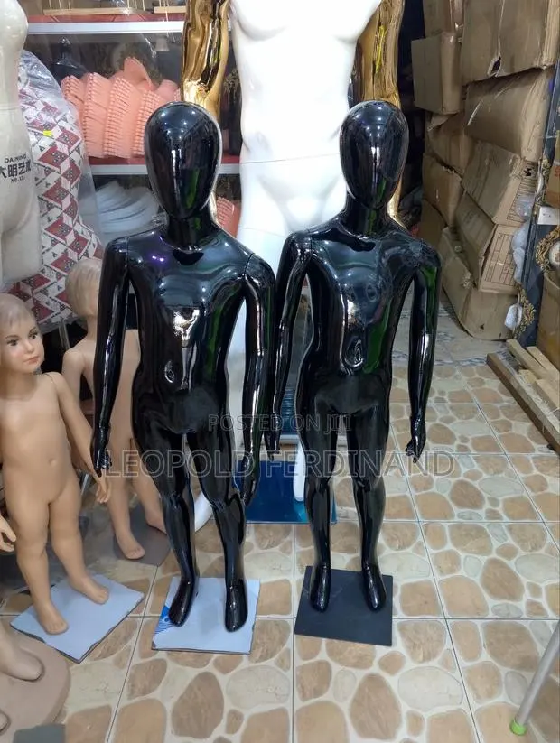 White Black Kids Mannequins · Photo 1