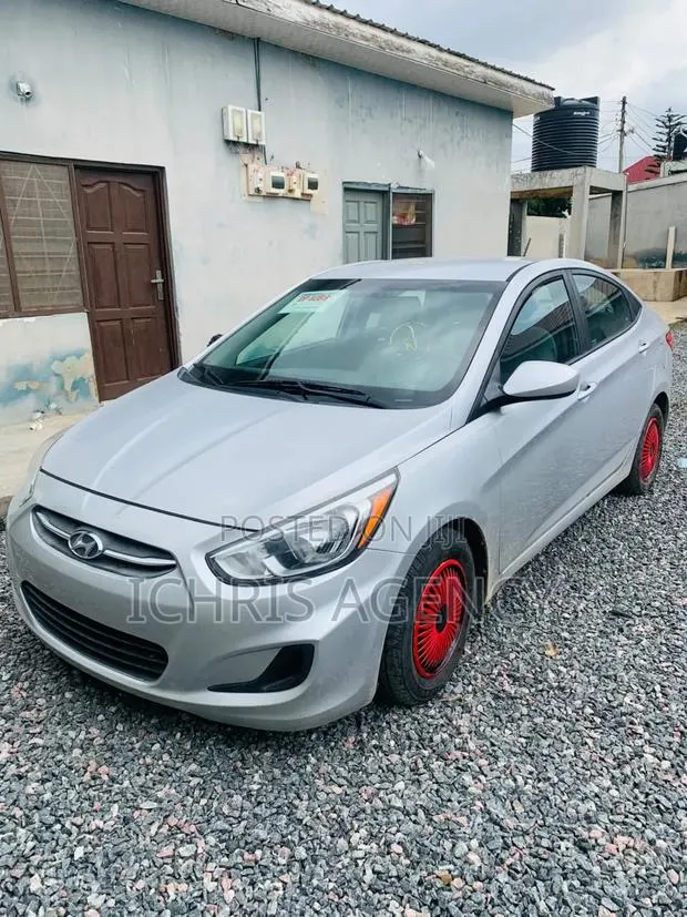Hyundai Accent SE Sedan 2017 Gray · Photo 1