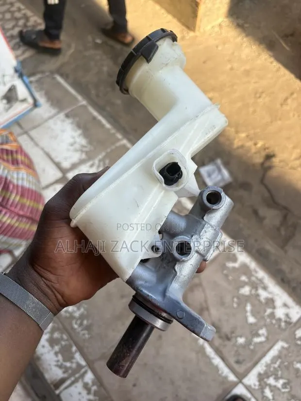 Honda Civic 2016-2020 Master Brake Pot · Photo 1