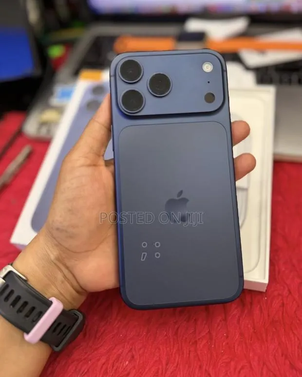 Apple iPhone 17 Pro Max 1 TB Blue · Photo 1