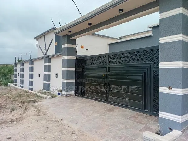 Sliding Main Gate · Photo 1