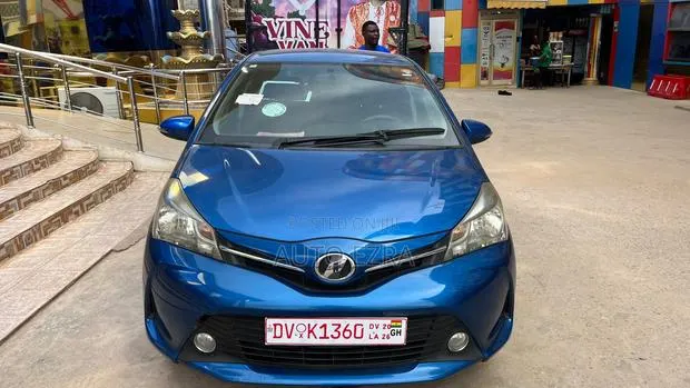 Toyota Vitz 1.3 FWD 5dr 2014 Blue · Photo 1