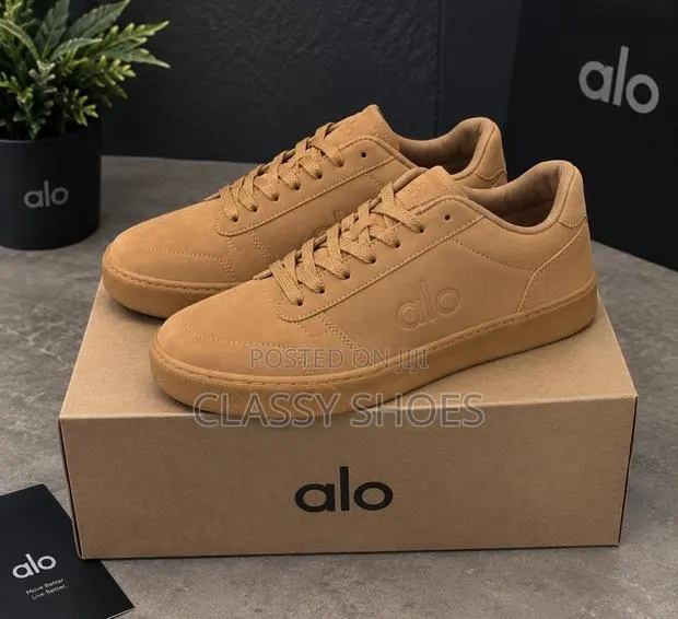 Alo Brown Suede · Photo 1