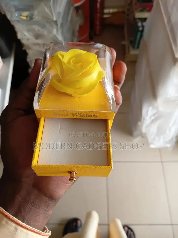 Luxury Ring Gift Box – Beautiful Rose Display Box · Photo 2