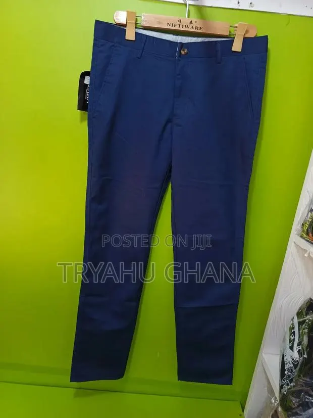 Smart Khaki Trousers For Meetings · Photo 1
