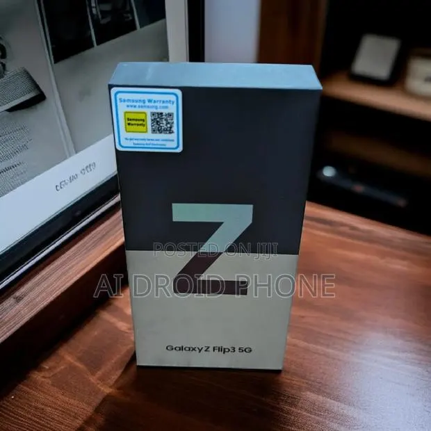 New Samsung Galaxy Z Flip 3 256 GB Silver · Photo 1