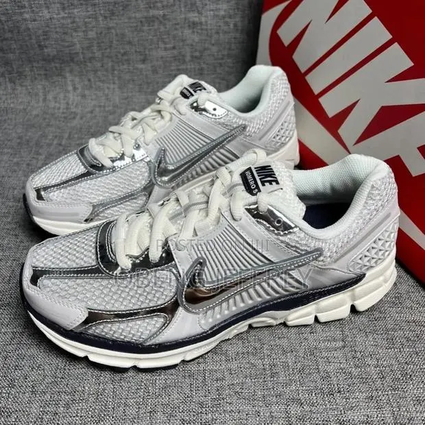 Original Nike Zoom Vomero5 Platinum Violet · Photo 1