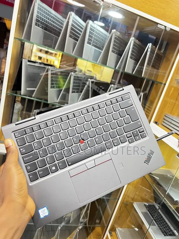 Laptop Lenovo ThinkPad X1 Yoga 8GB Intel Core i5 SSD 256GB · Photo 1