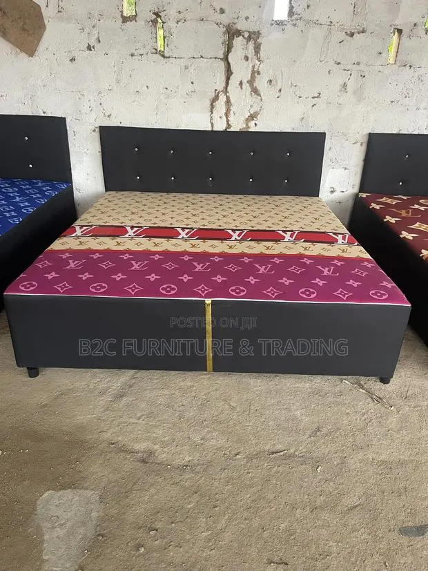 Queen Bed Inbuilt · Photo 1