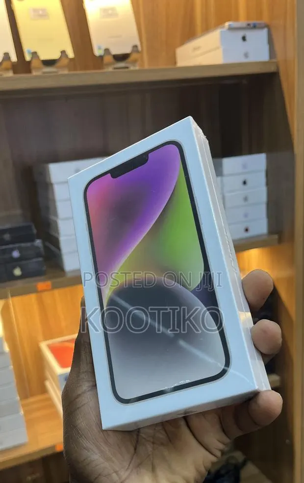 New Apple iPhone 14 128 GB White · Photo 1