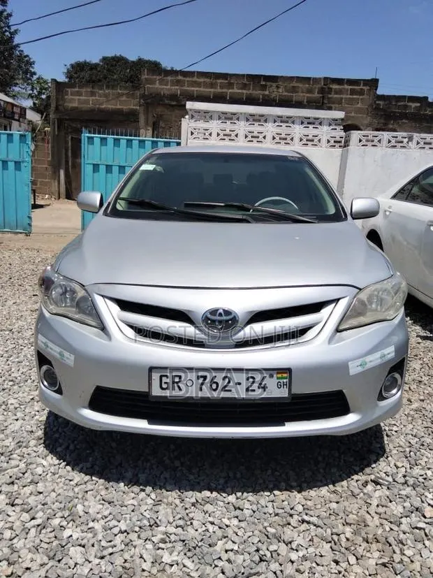 Toyota Corolla L 4-Speed Automatic 2013 Silver