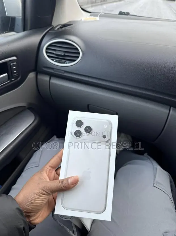 Apple iPhone 17 Pro Max 512 GB White · Photo 1