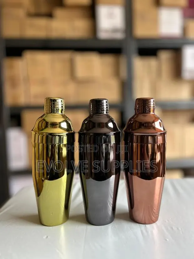 750ml Coloured Cobbler Shaker · Photo 1