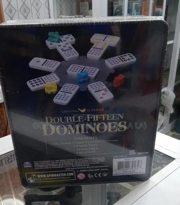 Cardinal Classics Double Fifteen Dominoes Set · Photo 1