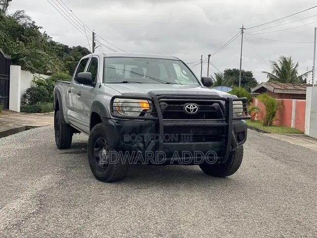 Toyota Tacoma 2014 Silver · Photo 1